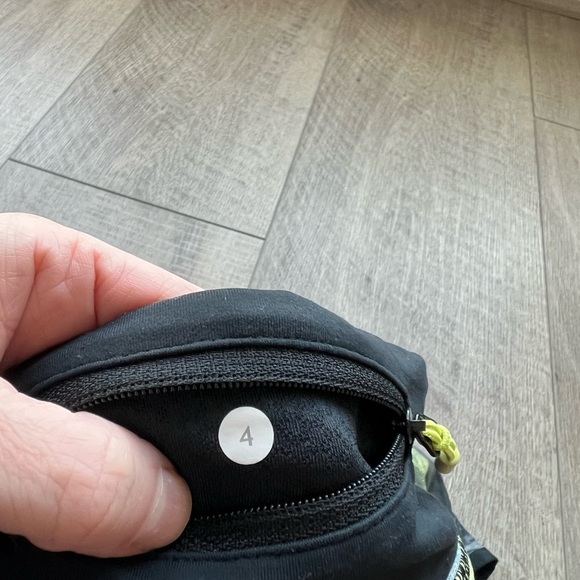 Lululemon Speed Short in Citron Tinted Canvas Size 4 - Picture 4 of 5